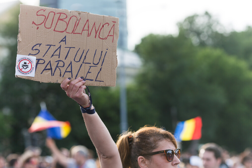 Cele două Românii. GALERIE FOTO cu protestele din weekend: PSD contra #rezist - Imaginea 17
