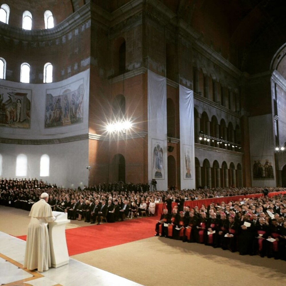 Mesajul publicat pe contul de Instagram al Papei Francisc în timpul vizitei în România - Imaginea 6