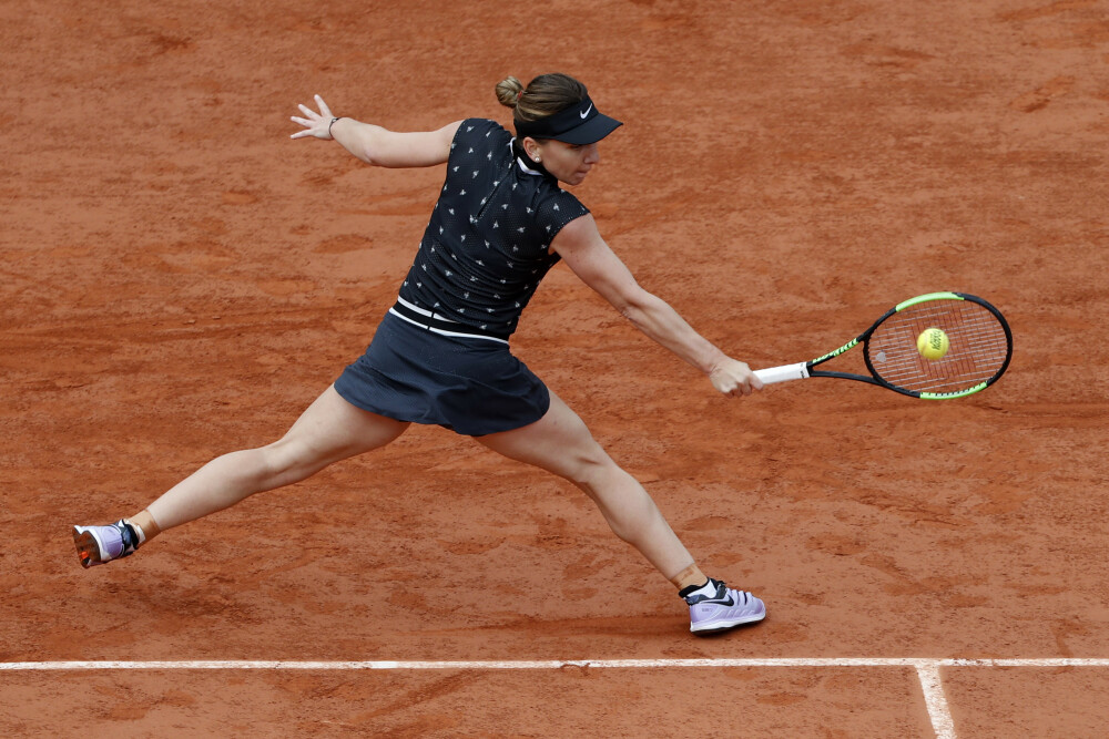 Simona Halep a învins-o pe Lesia Tsurenko în turul III la Roland Garros în doar 2 seturi - Imaginea 2