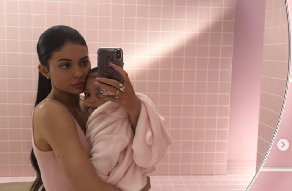 Kylie Jenner și-a surprins fanii cu o poză intimă. De ce este fotografia ei favorită - Imaginea 7