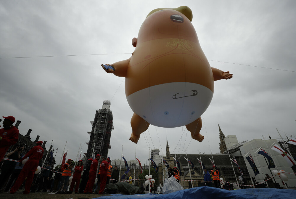 Mii de oameni protestează la Londra față de vizita oficială a lui Donald Trump - Imaginea 5