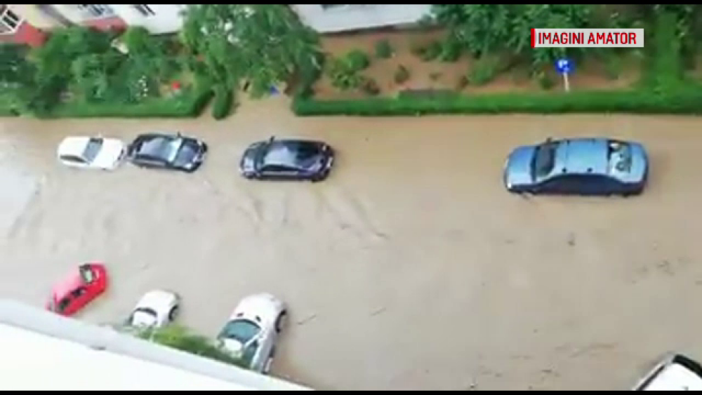 Ploile fac ravagii în țară. Zeci de localități inundate, pompierii depășiți de situație - Imaginea 1