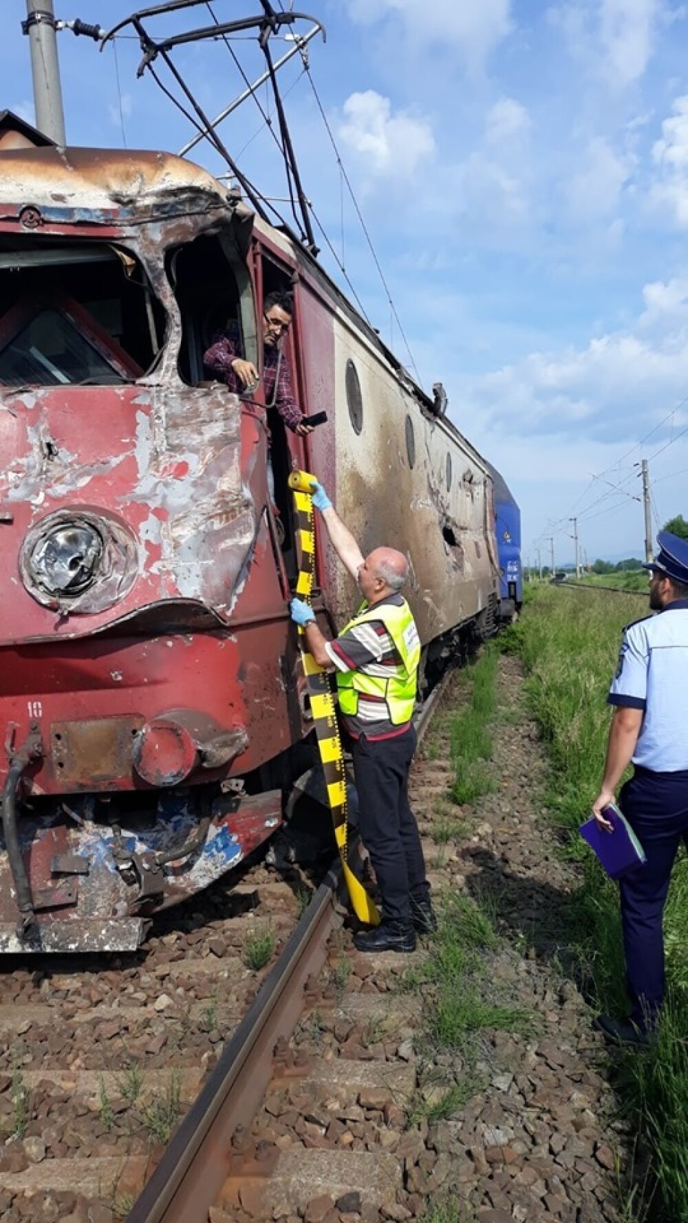 ANIMAȚIE GRAFICĂ cu trenul deraiat după ce a lovit un camion în Bacău - Imaginea 12