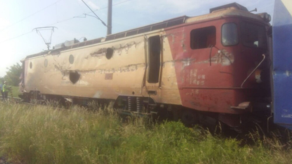 ANIMAȚIE GRAFICĂ cu trenul deraiat după ce a lovit un camion în Bacău - Imaginea 9