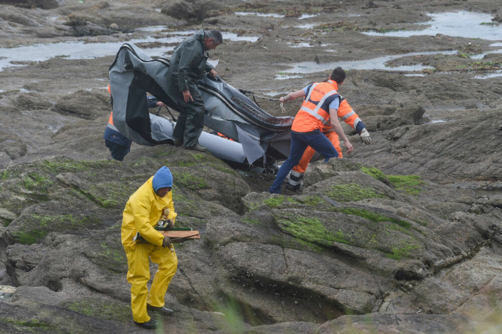 Furtună devastatoare în Franța: Trei oameni au murit încercând să salveze un pescar. FOTO - Imaginea 8