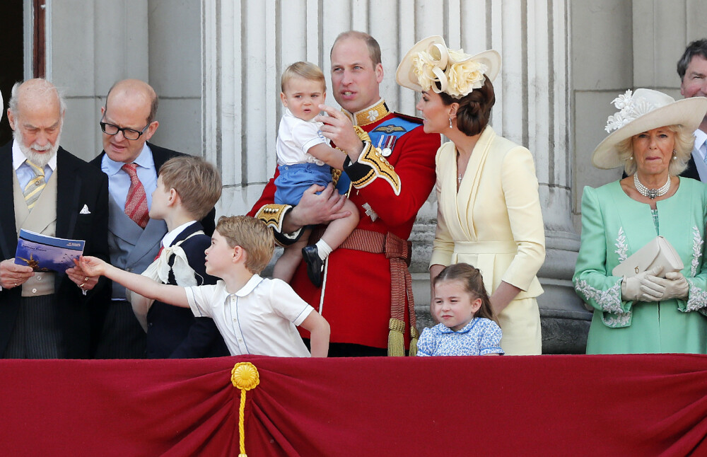 Prințul Louis la primul său eveniment cu familia regală. Cum a făcut cu mâna de la balcon - Imaginea 1