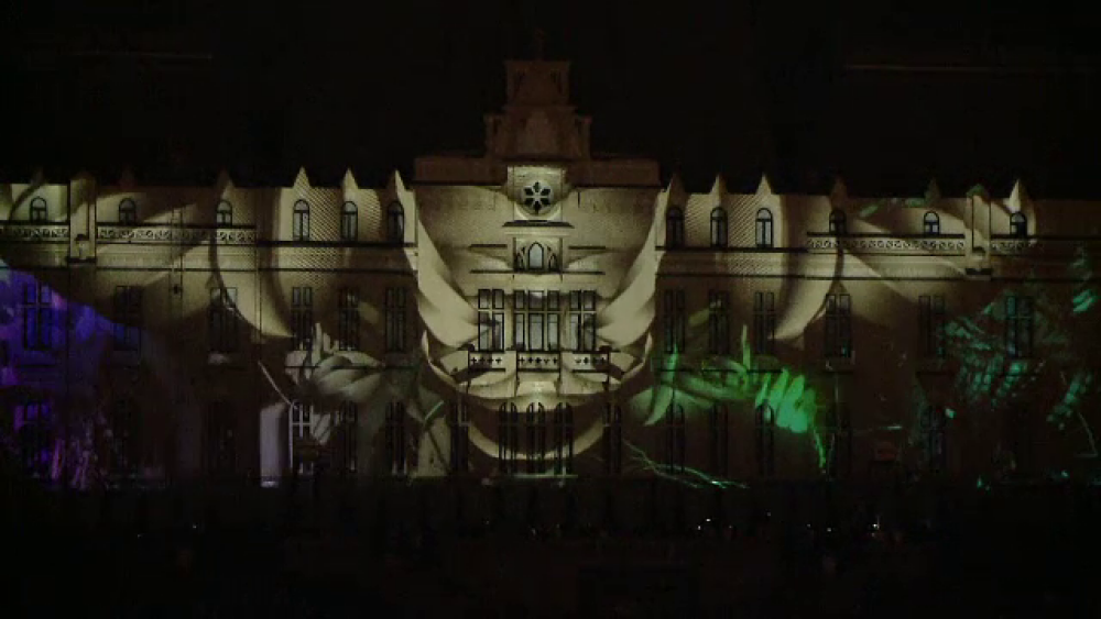 Spectacol de lumini și culoare pe Palatul Culturii din Iași, la Festivalul LightUp - Imaginea 2
