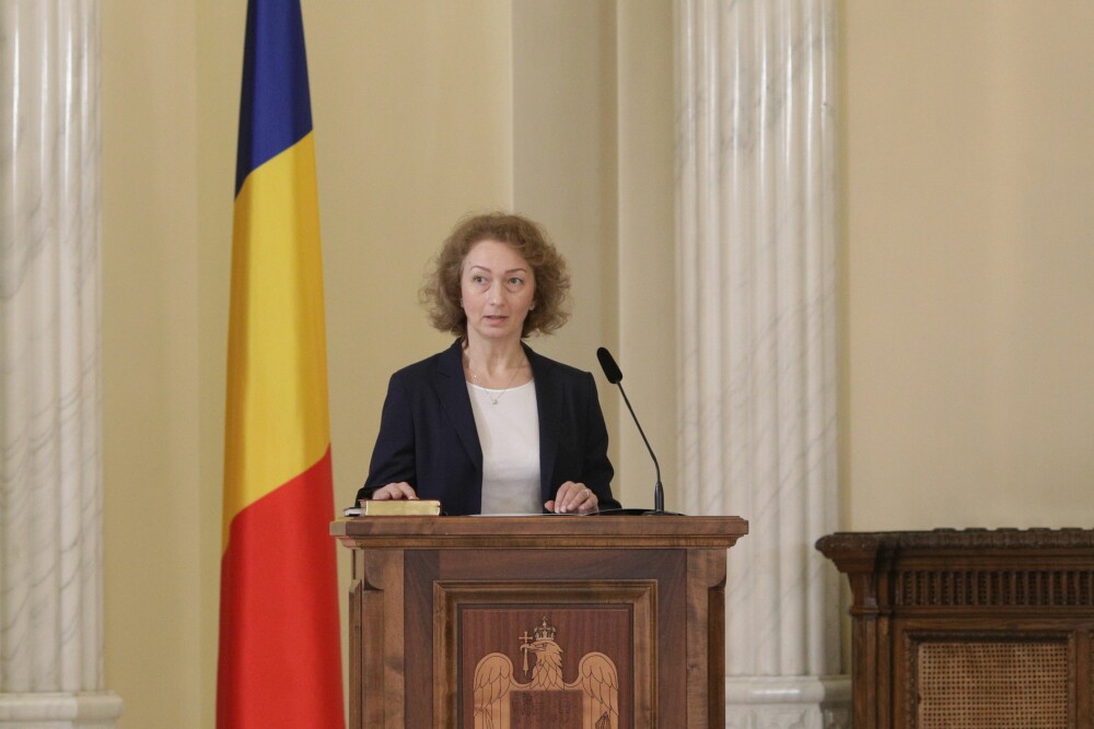 Simina Tănăsescu a depus jurământul de învestitură în funcţia de judecător al CCR - Imaginea 2