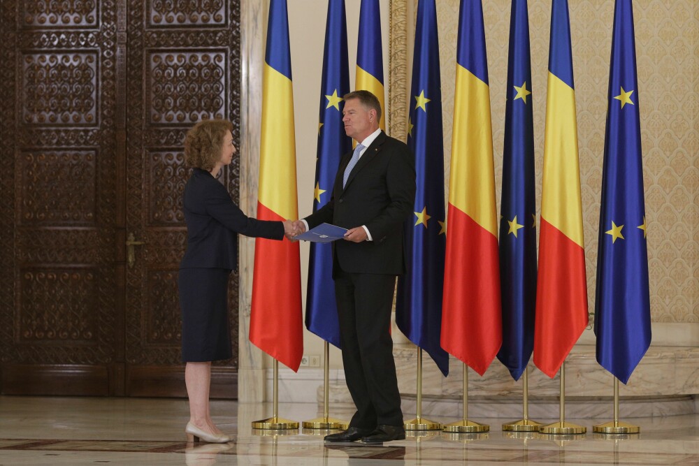 Simina Tănăsescu a depus jurământul de învestitură în funcţia de judecător al CCR - Imaginea 3