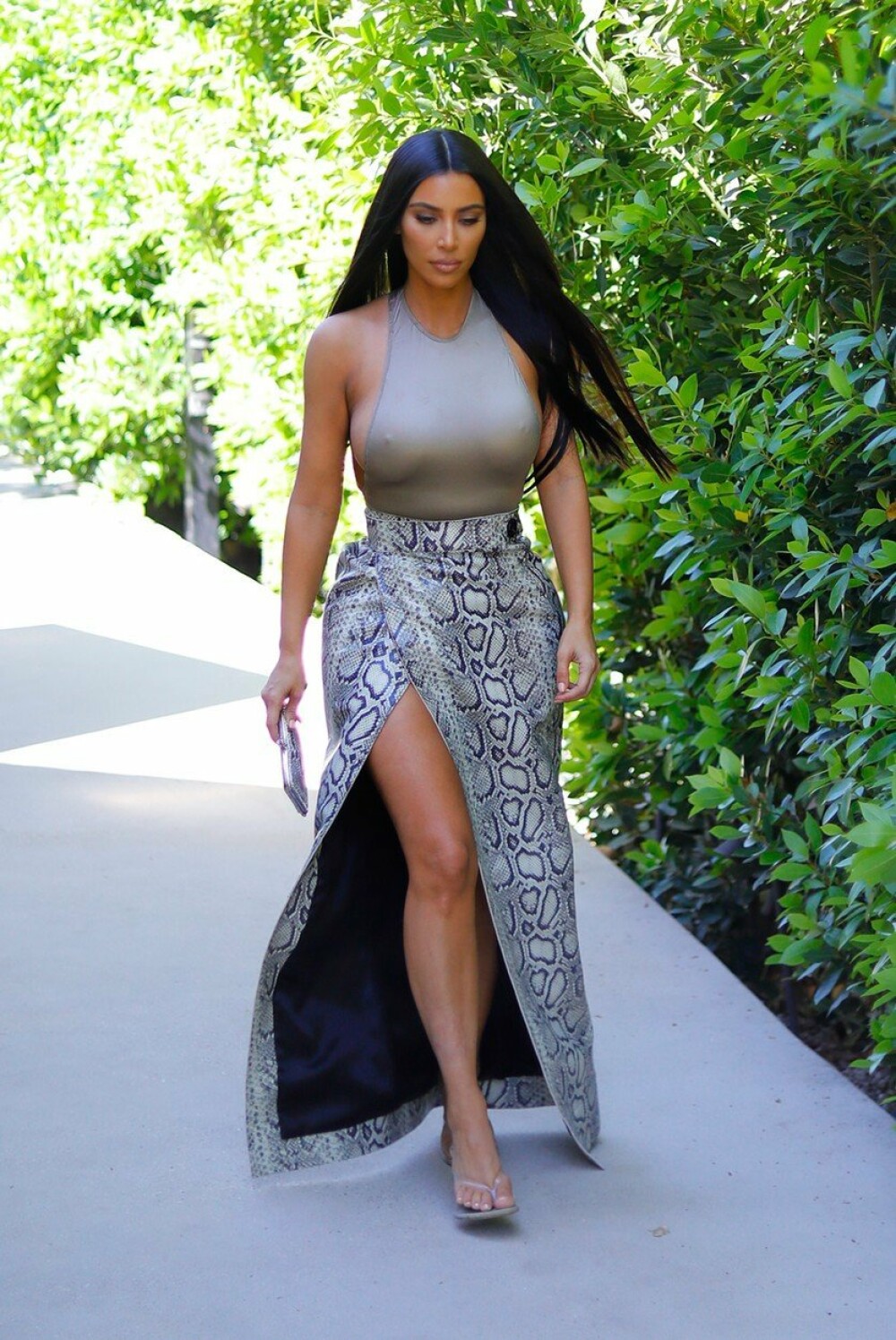 Kim Kardashian, surprinsă în aceeași ținută provocatoare, de două ori într-o săptămână. FOTO - Imaginea 3
