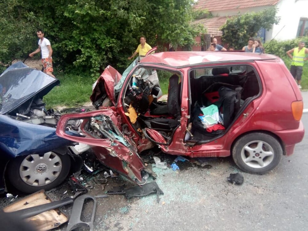 Impact nimicitor: Doi morți și un rănit grav după un accident, în Hunedoara - Imaginea 2