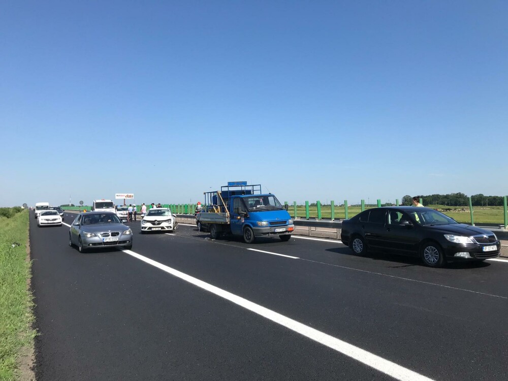 Carambol cu 5 mașini și 3 răniți pe Autostrada Soarelui. Coadă pe kilometri întregi - Imaginea 5
