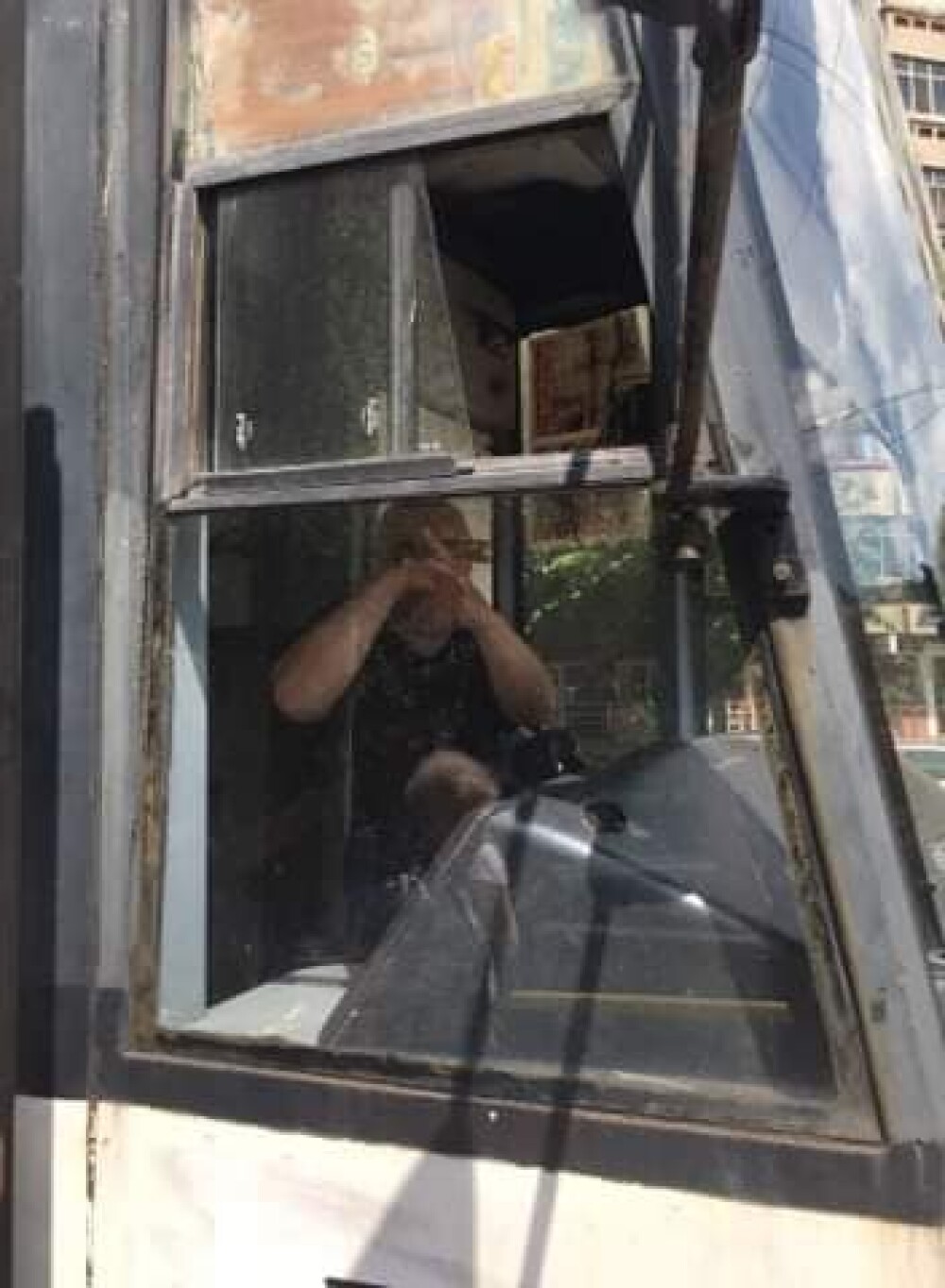 Scandal într-un tramvai din București. O femeie a fost stropită cu suc de vatman. FOTO - Imaginea 3