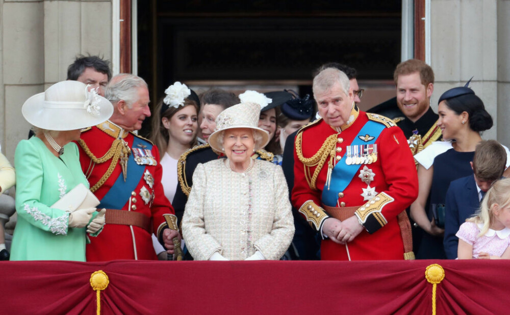 Moment jenant între Prințul Harry și Meghan Markle în fața familiei regale și a publicului - Imaginea 14