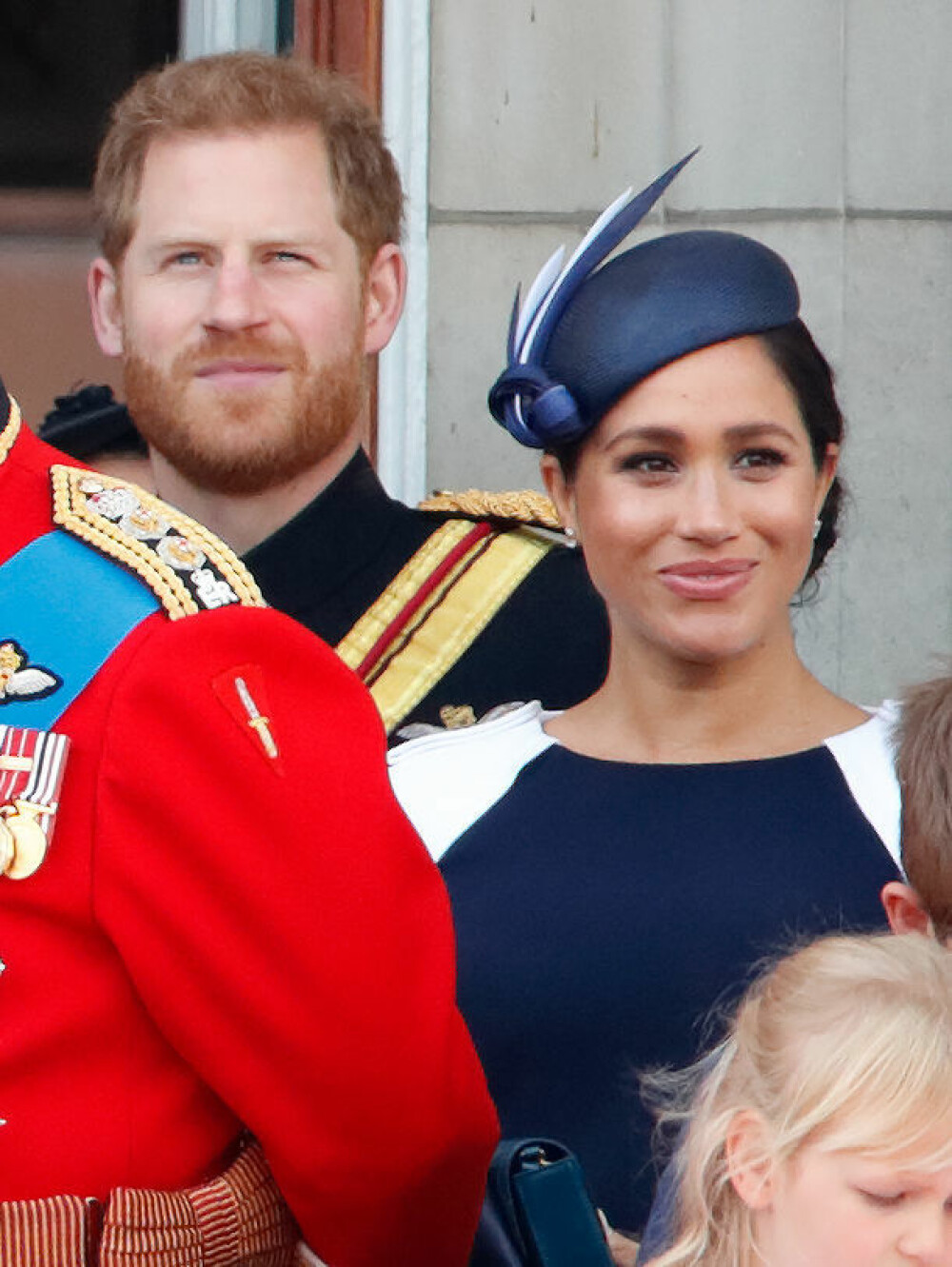 Moment jenant între Prințul Harry și Meghan Markle în fața familiei regale și a publicului - Imaginea 12
