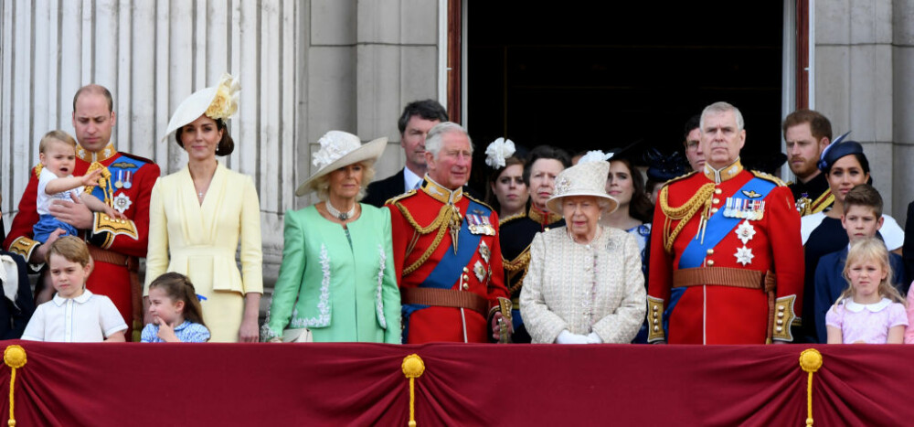 Moment jenant între Prințul Harry și Meghan Markle în fața familiei regale și a publicului - Imaginea 11