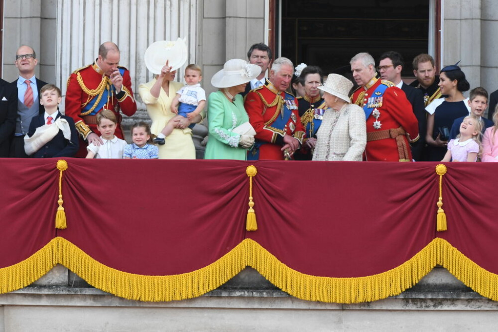 Moment jenant între Prințul Harry și Meghan Markle în fața familiei regale și a publicului - Imaginea 6