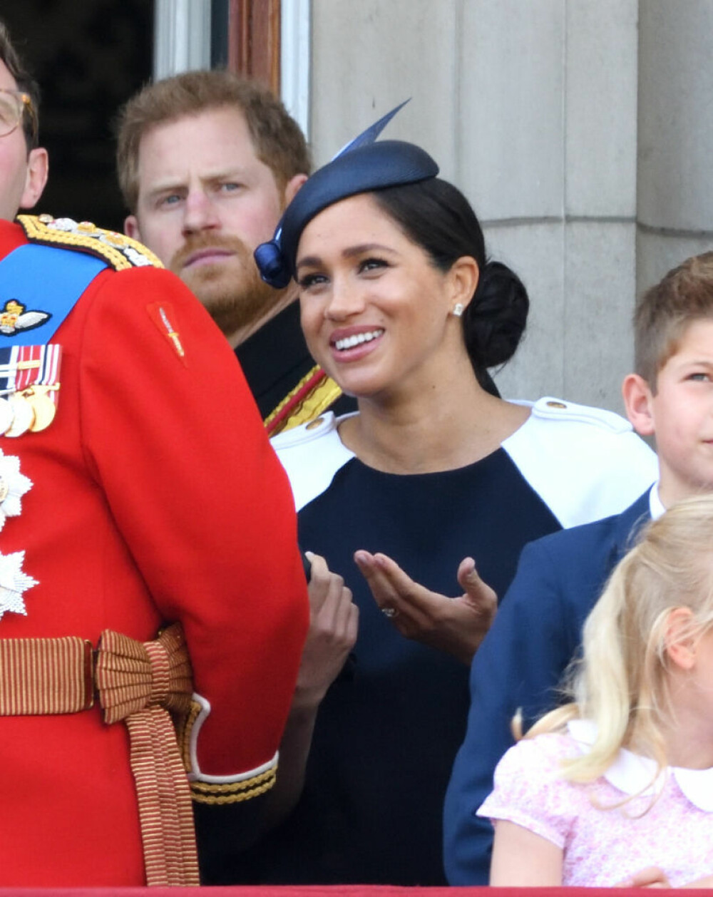 Moment jenant între Prințul Harry și Meghan Markle în fața familiei regale și a publicului - Imaginea 4