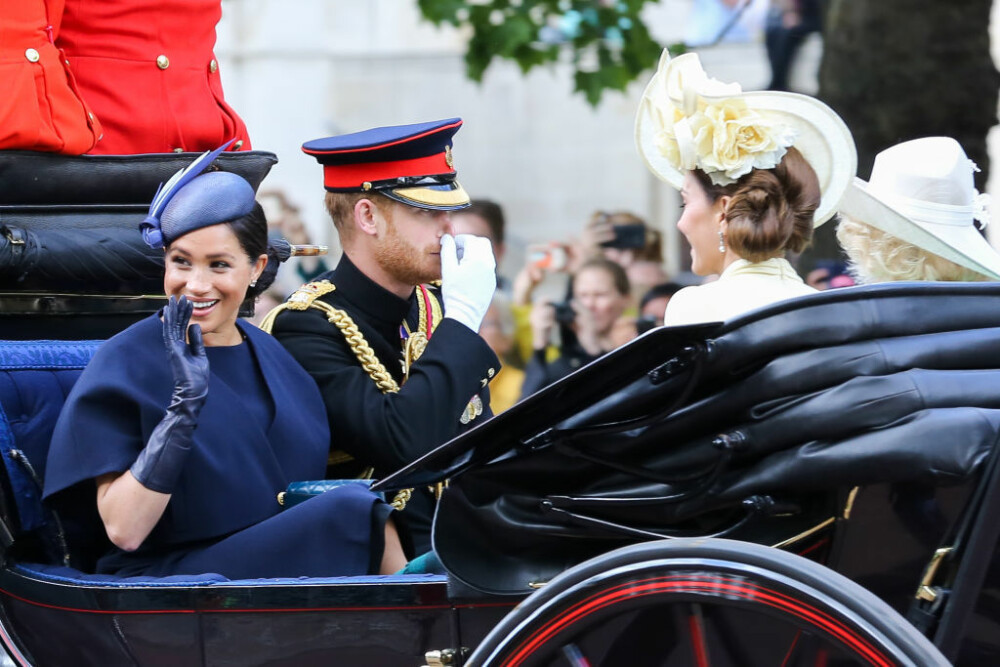 Moment jenant între Prințul Harry și Meghan Markle în fața familiei regale și a publicului - Imaginea 3