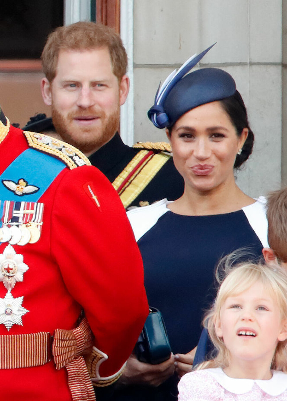 Moment jenant între Prințul Harry și Meghan Markle în fața familiei regale și a publicului - Imaginea 2