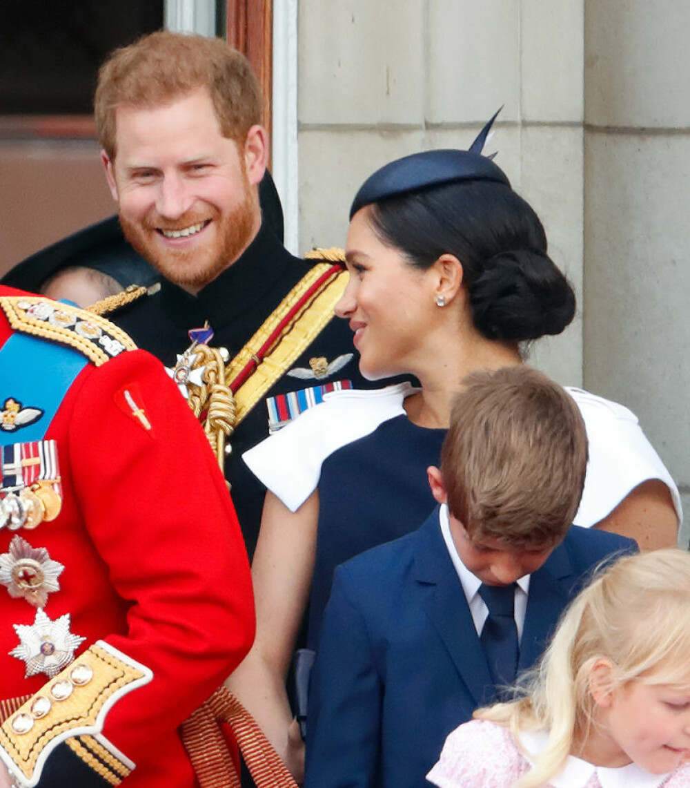 Moment jenant între Prințul Harry și Meghan Markle în fața familiei regale și a publicului - Imaginea 1
