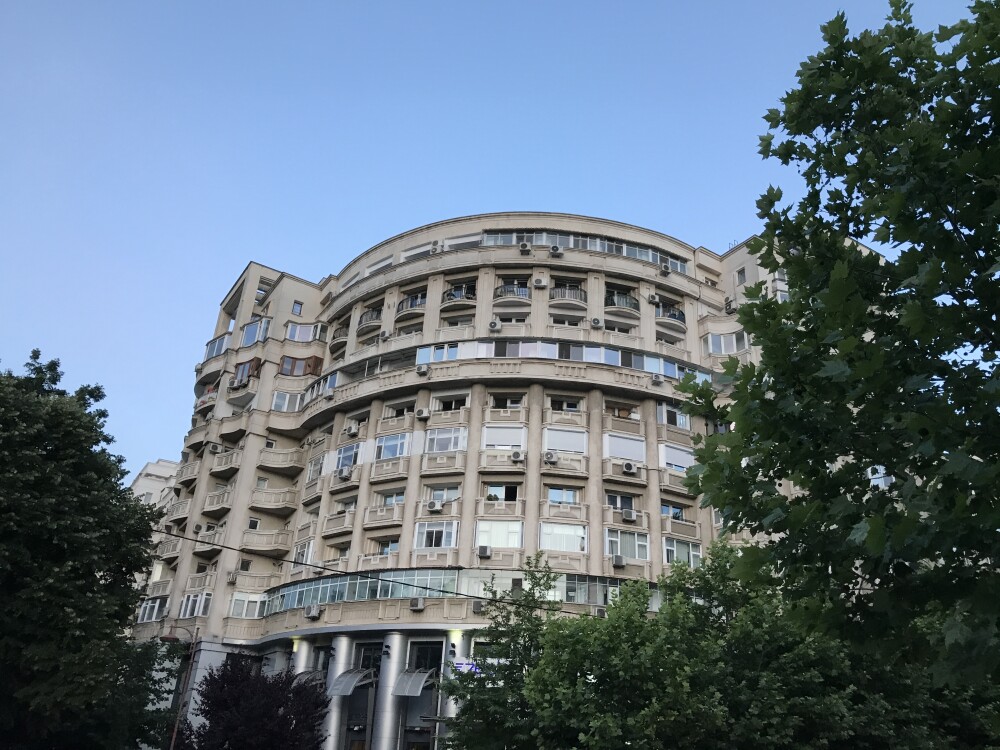 Un bărbat din București a amenințat că se aruncă de la etaj, dacă Dragnea nu e eliberat - Imaginea 3