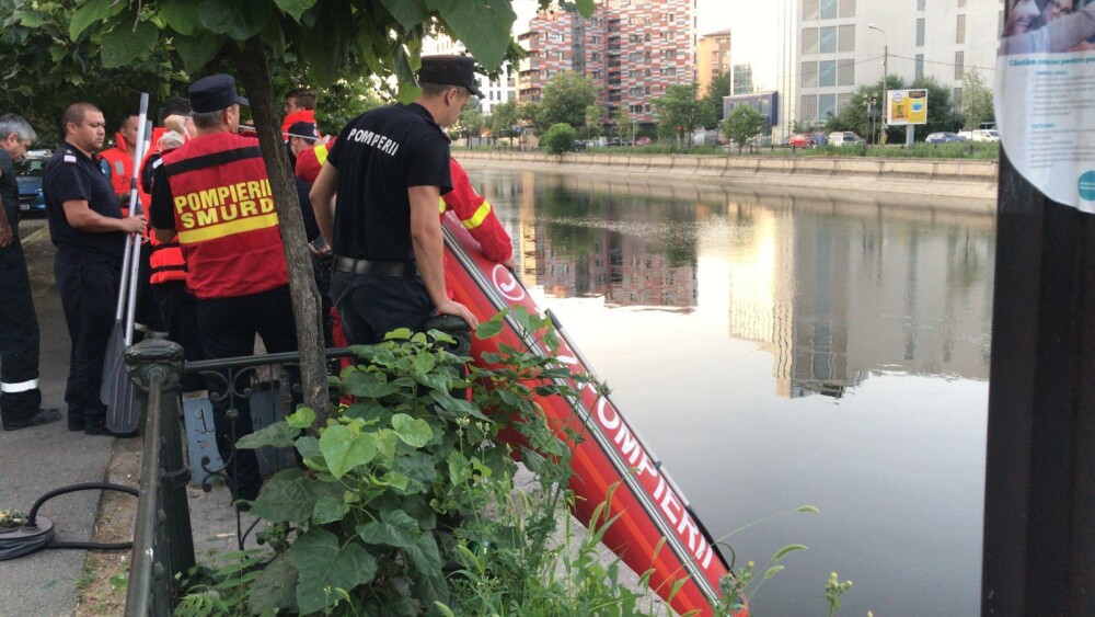 Un tânăr de 25 de ani s-a înecat în râul Dâmbovița. El ar fi vrut să salveze un minor - Imaginea 4