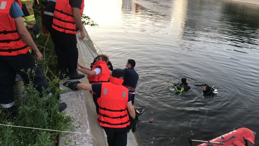 Un tânăr de 25 de ani s-a înecat în râul Dâmbovița. El ar fi vrut să salveze un minor - Imaginea 1