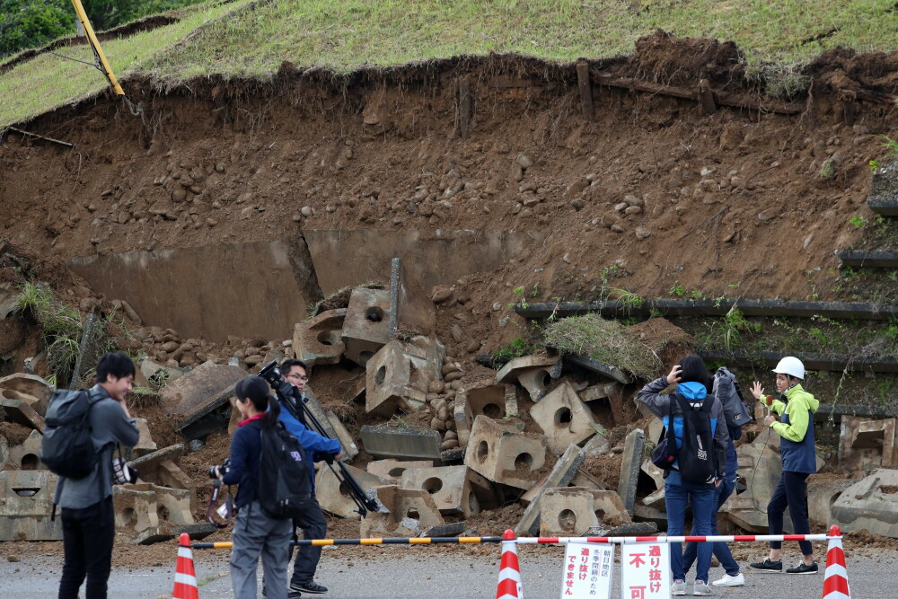 Bilanțul cutremurului puternic din Japonia. Sunt cel puțin 26 de răniți. GALERIE FOTO - Imaginea 12