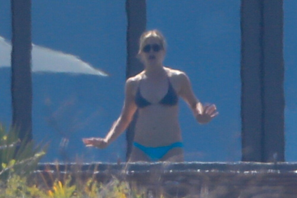 Jennifer Aniston, surprinsă în costum de baie la 50 de ani. Şocul trăit de fanii vedetei. FOTO - Imaginea 2