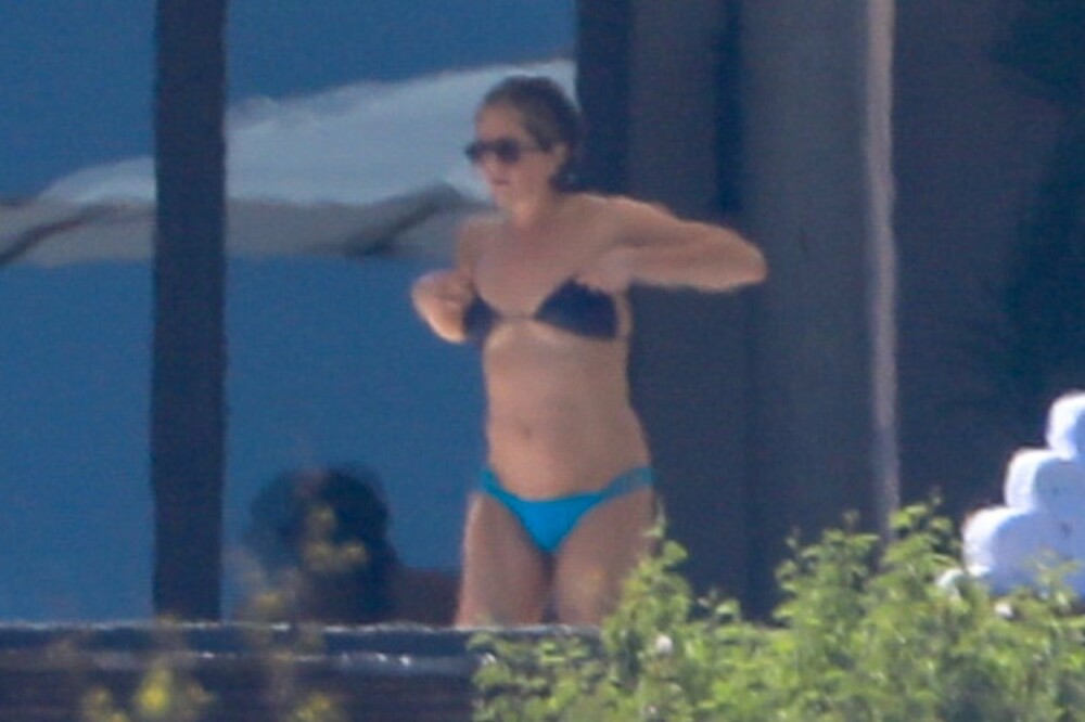 Jennifer Aniston, surprinsă în costum de baie la 50 de ani. Şocul trăit de fanii vedetei. FOTO - Imaginea 7