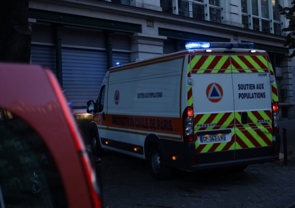 Incendiu puternic în Paris. 2 oameni au murit carbonizați, unul după ce s-a aruncat de la etaj - Imaginea 2