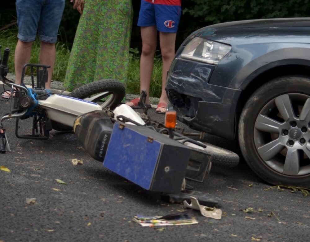 Motociclist grav rănit în urma impactului cu o maşină, în Constanța. FOTO - Imaginea 5