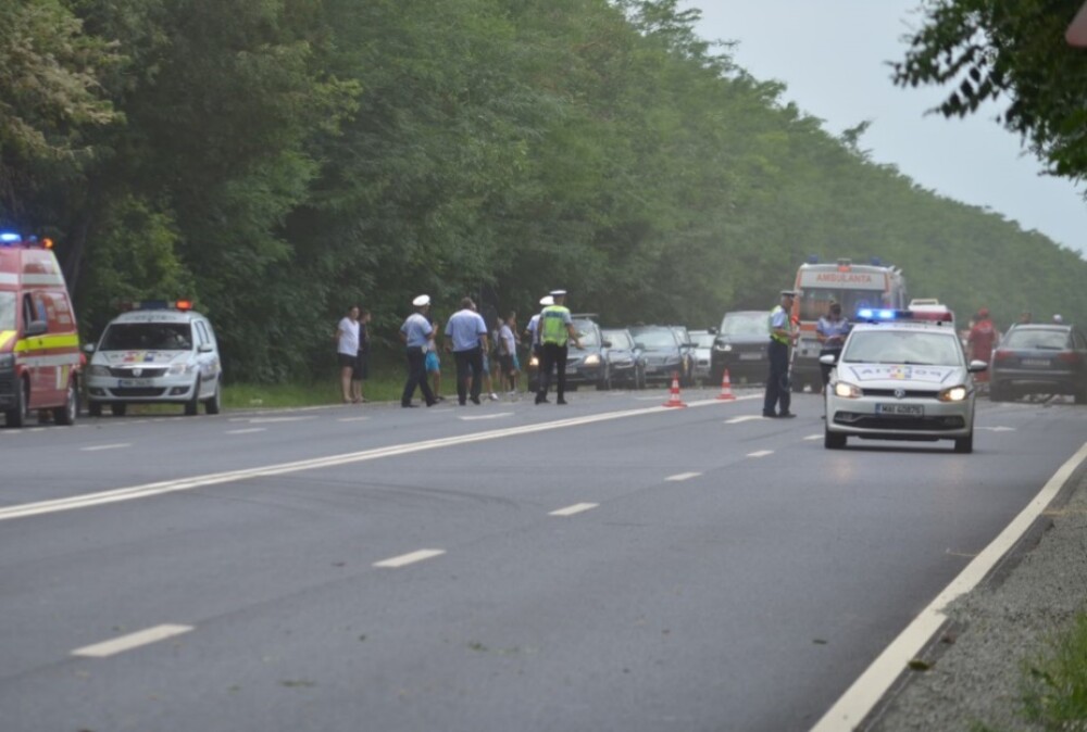 Motociclist grav rănit în urma impactului cu o maşină, în Constanța. FOTO - Imaginea 3