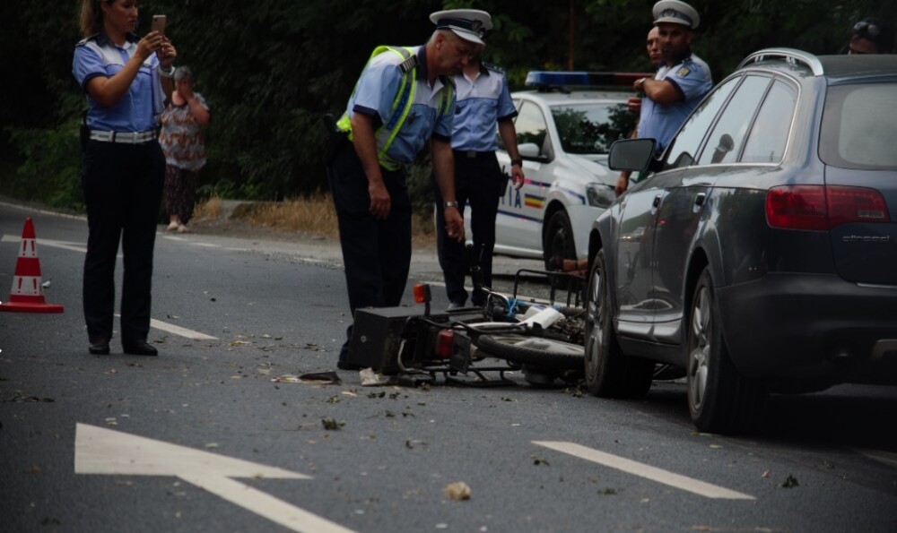 Motociclist grav rănit în urma impactului cu o maşină, în Constanța. FOTO - Imaginea 1