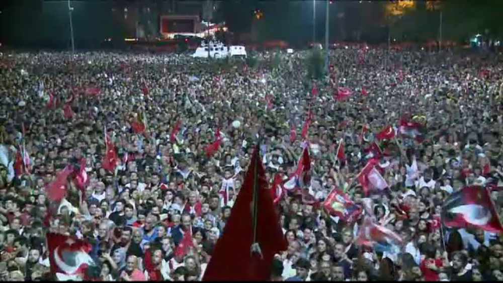 Sărbătoare la Istanbul. Candidatul lui Erdogan, umilit la repetarea alegerilor - Imaginea 3