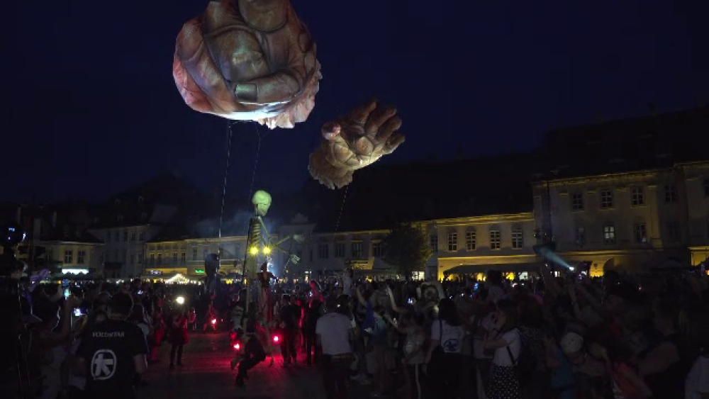 Spectacol impresionant de arficii la finalul Festivalului Internațional de Teatru de la Sibiu - Imaginea 2