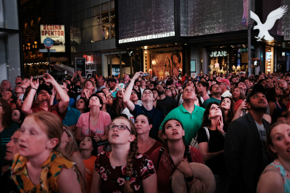 Moment de senzație în Times Square. Cum au reușit 2 frați un nou record istoric. FOTO - Imaginea 1