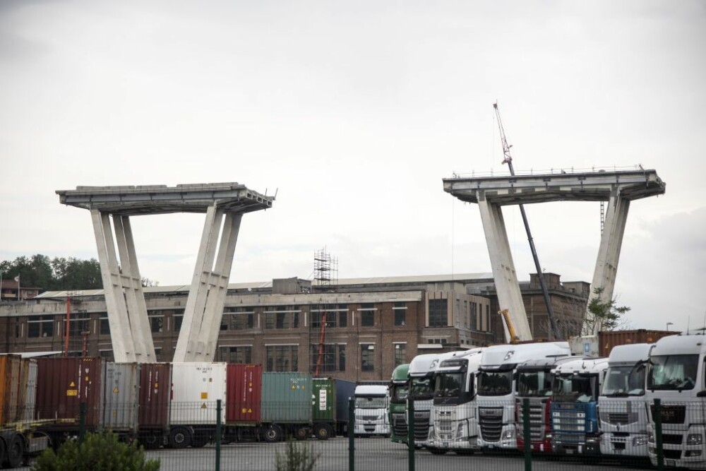 Au început lucrările la podul din Genova, unde 43 de oameni au murit vara trecută. FOTO - Imaginea 6