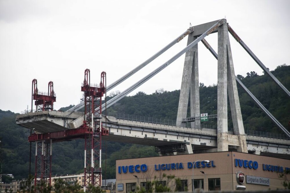 Au început lucrările la podul din Genova, unde 43 de oameni au murit vara trecută. FOTO - Imaginea 3