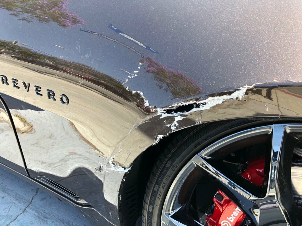 Deținutul-model Jeremy Meeks și-a distrus mașina de lux. O avea de câteva săptămâni. FOTO - Imaginea 3
