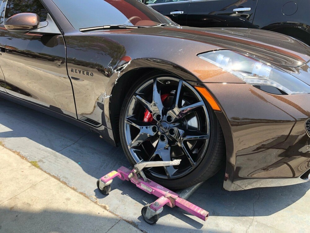 Deținutul-model Jeremy Meeks și-a distrus mașina de lux. O avea de câteva săptămâni. FOTO - Imaginea 2