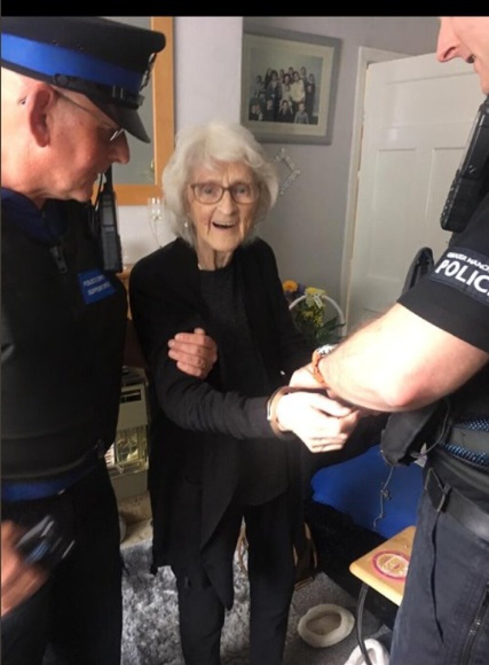 Femeie arestată la 93 de ani, deși n-a comis nicio infracțiune toată viața. Reacția sa - Imaginea 3