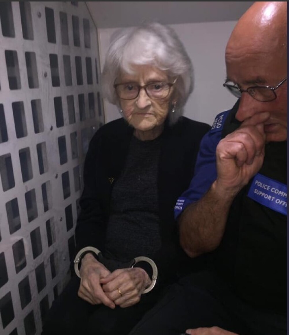 Femeie arestată la 93 de ani, deși n-a comis nicio infracțiune toată viața. Reacția sa - Imaginea 2