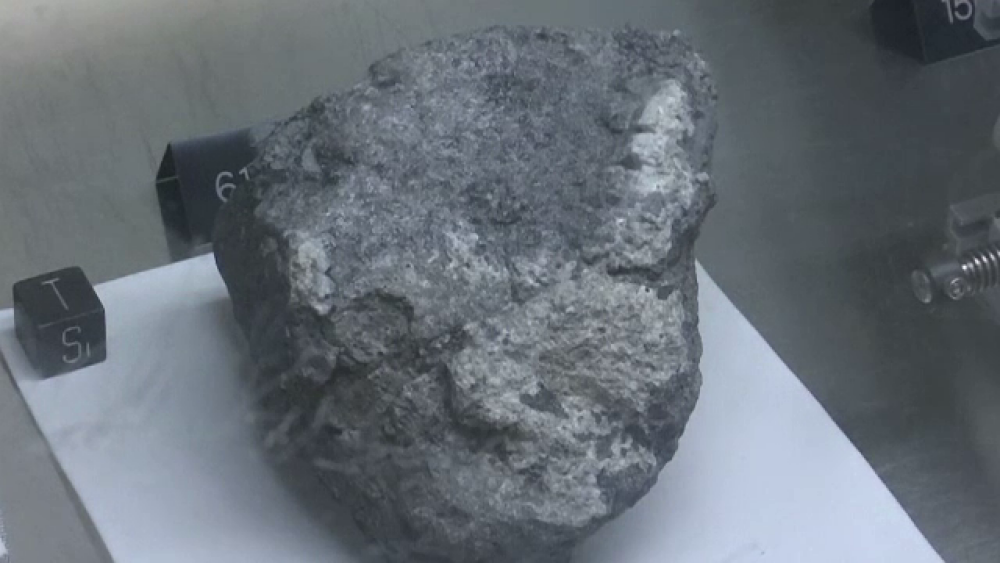 NASA va arăta primele pietre aduse de pe Lună: 