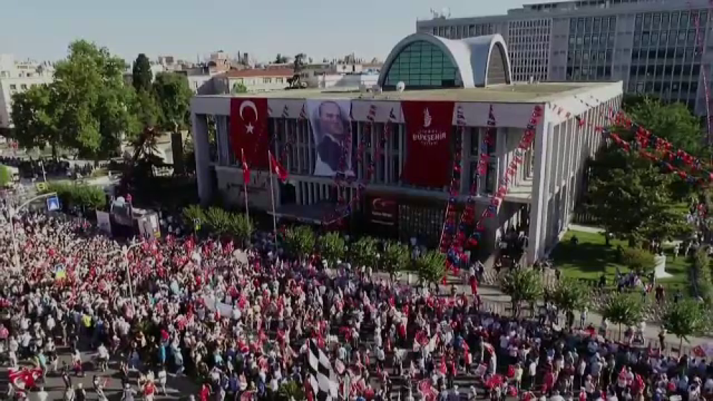 Cum a fost sărbătorită la Istanbul preluarea mandatului de către noul primar - Imaginea 4