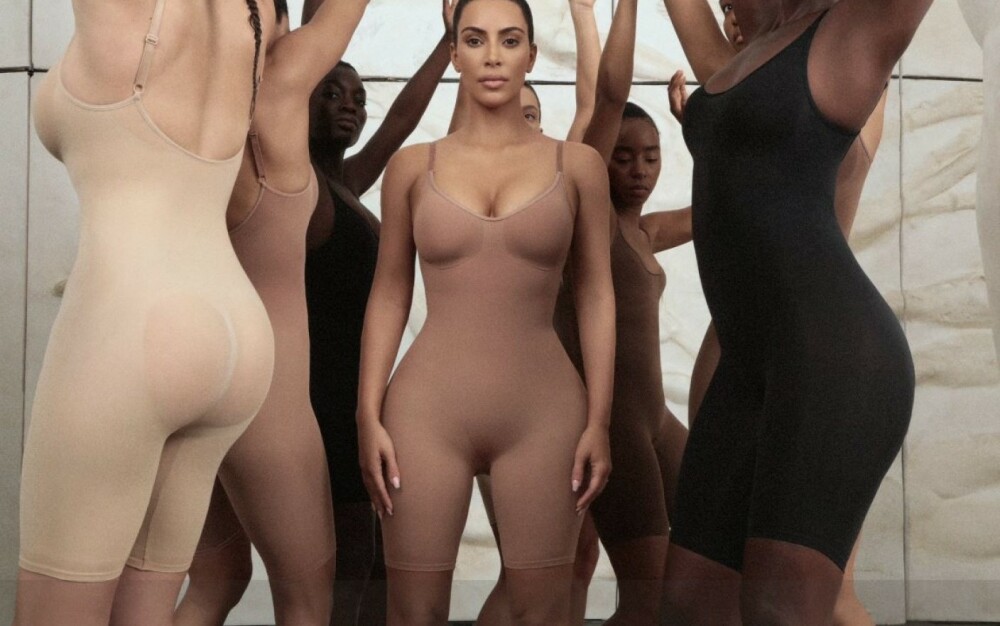 Kim Kardashian le promite femeilor că vor avea talia mult visată. Ce produs va lansa - Imaginea 13