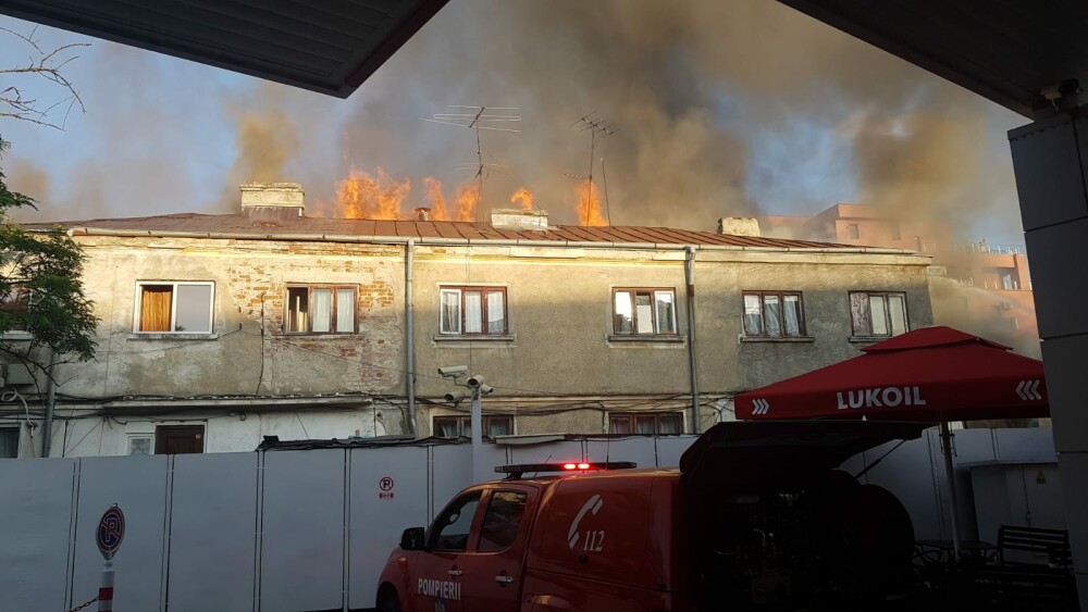 Incendiu lângă o benzinărie din Capitală. A fost afectat și un restaurant. VIDEO - Imaginea 4