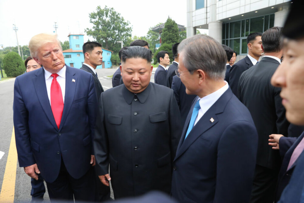 Dezvăluiri de culise despre întâlnirea istorică dintre Donald Trump și Kim Jong Un - Imaginea 1