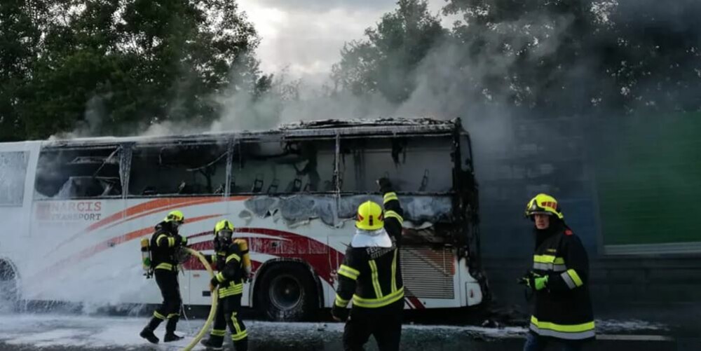 Autocar în care erau 49 de români, mistuit de flăcări pe o autostradă din Austria - Imaginea 2